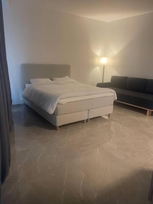 Diamonds Studio Apartment Антверпен Екстериор снимка